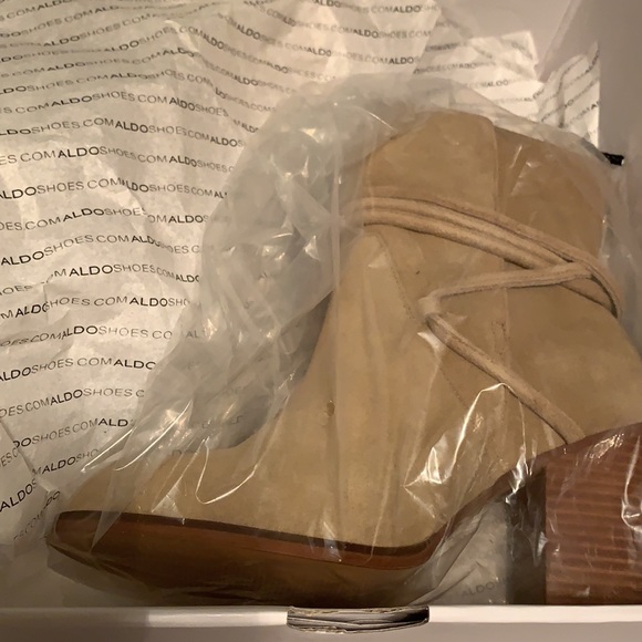 Booties Suede Leather NWT - Picture 6 of 6